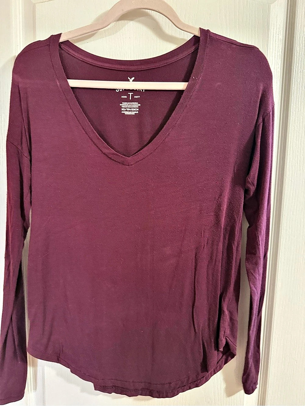 American Eagle Outfitters Soft & Sexy V-Neck Long Sleeve T-Shirt Tee Purple XS